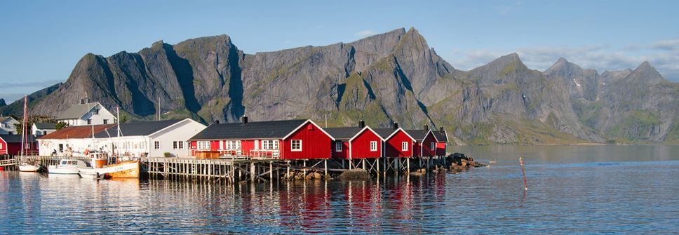 Angeln in Norwegen an Stegen vom Ufer